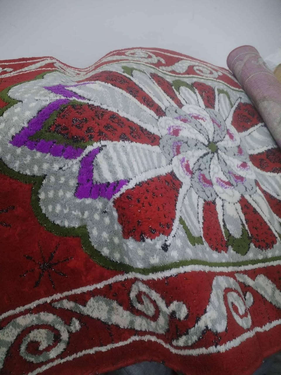 يوجد غراض مستعمله من زوالي وفرشه قياس 3×6 مستعمله قليل وفلتر ماء غير مستخدم غير مستخدم  للتواصل خاص الاتصال على رقم ***********بي واتساب
