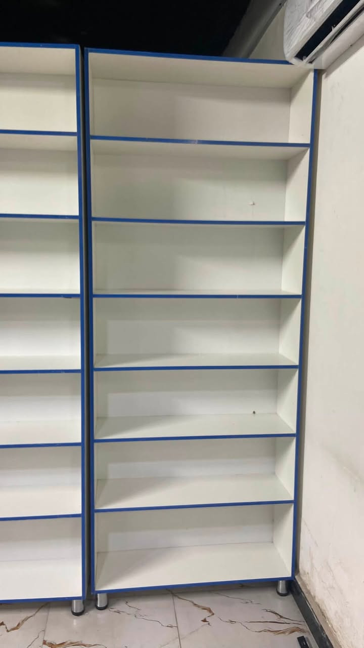 السلام عليكم فاترينات عدد ٣ للبيع 
الطول مترين ونصف 
العرض متر 
والعمق 3cm
رقم الهاتف :***********
المكان: البصره _ الاصمعي الجديد
