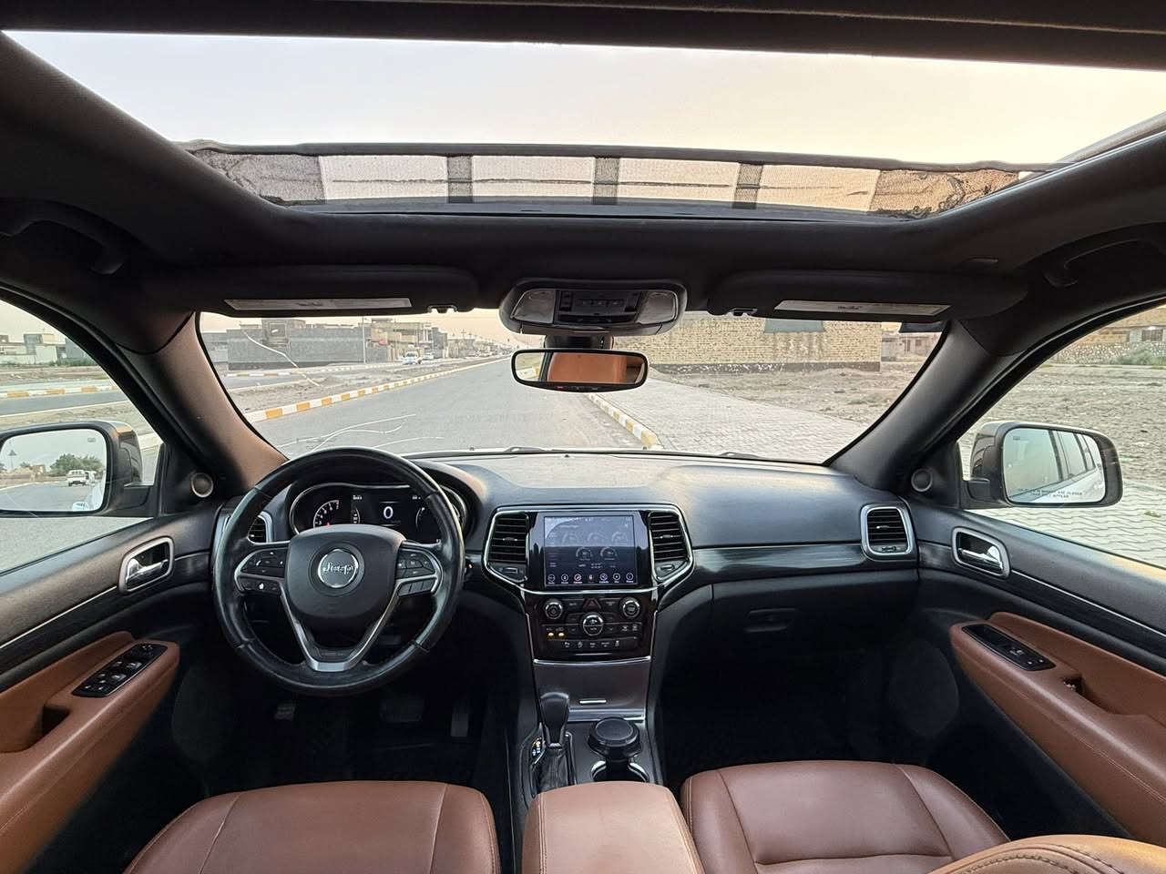 موديل 2019
فول مواصفات
بيها صبغ جاملغ أمامي وشبر بطرف البنيد 
بدون أيرباك بدون دواخل 
ب أسمي سنويه لل 2031 هزه جديده 
ماشيه 83
 
***********
