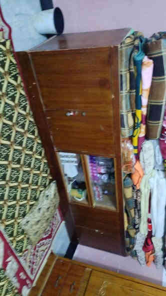 السلام عليكم اخوان يوجد بوفيه مستخدمه للبيع بسعر مناسب130وبيه رقم هاتف***********
