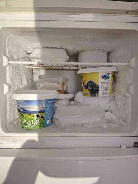 ثلاجه نضيفه وتشتغل ع فحص حجم كبير جدا للإستفسار الاتصال او واتس 
*********** النجف
