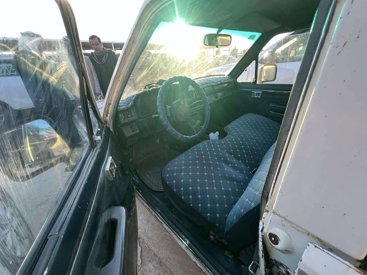 سلام عليكم 
بكم كروسيده 
موديل 1987
كير ومحرك ثري واي شرط 
تماتيك رقم نينوى تحويل شرط 
السعر 60 وبيها مجال للطيبين 
الرقم ***********
