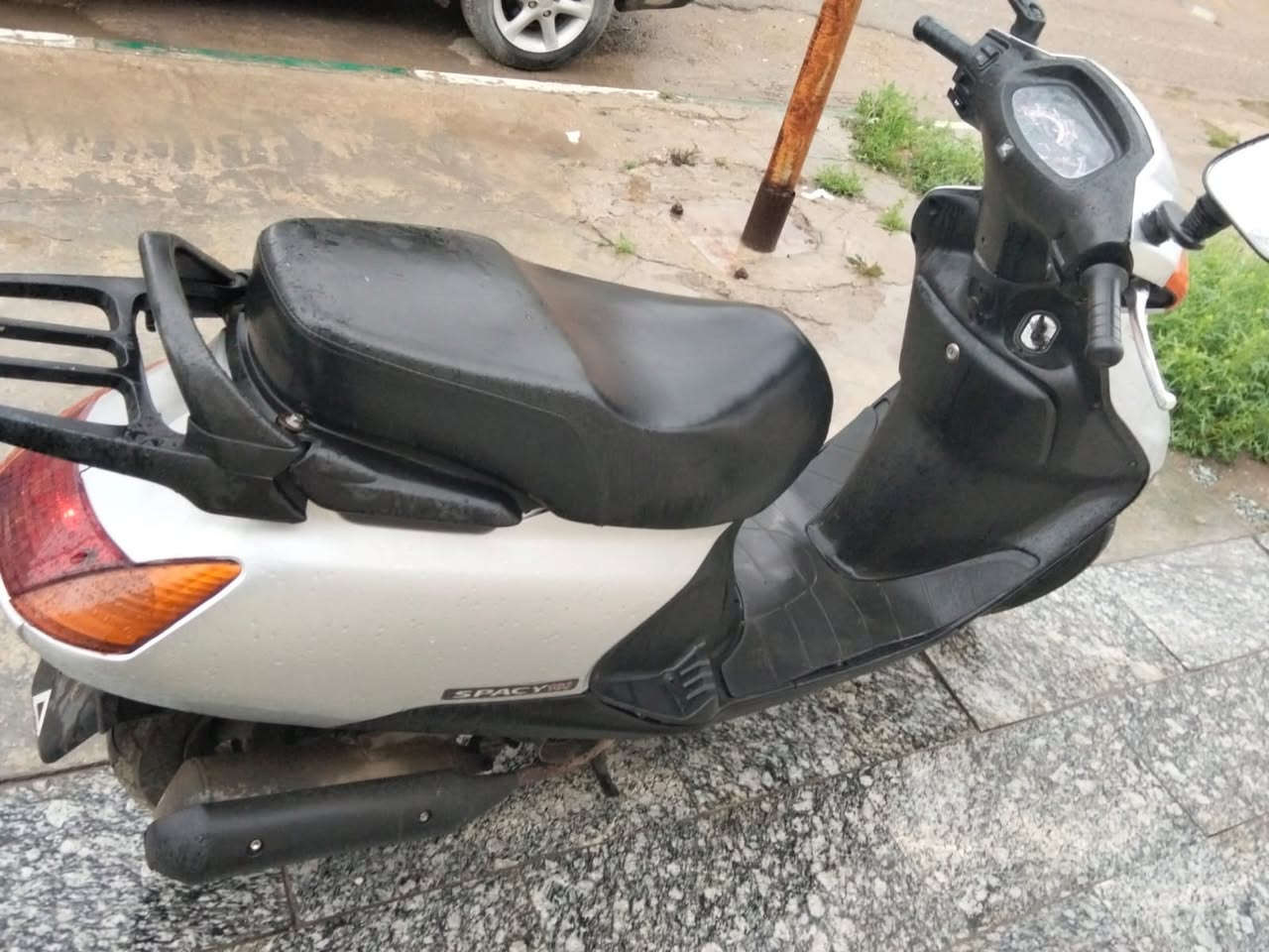 سلام عليكم دراجة لبيع مرقمه بعدها جديده مطلعها من رمبه صارلها شهر لبيع رقمي ***********
