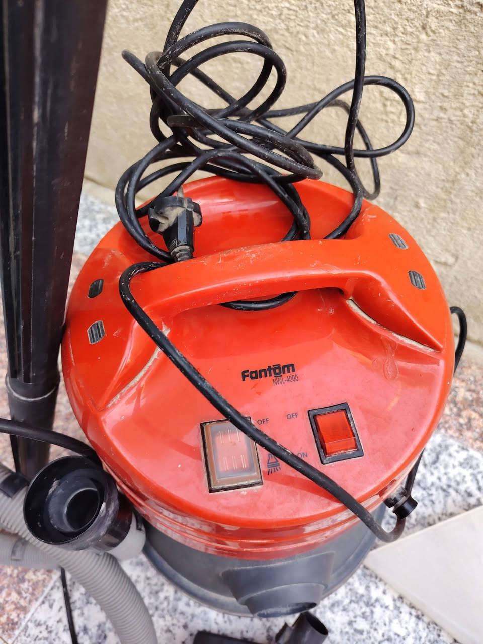 سلام عليكم مكنسة كهربائيه للبيع بيه غسل بس عاطل بس سحب شغال نضيفه شرط الفحص السعر 30 بيه مجال قليل
وماطور جديد بس بيه نتله خفيفه سعر    25   بيه مجال قليل  هذا رقمي 👇
***********
