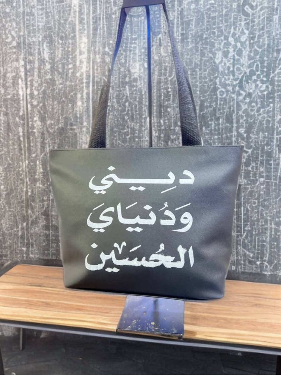 حقائب نسائية مال محرم خامة جلد 
سعر الدرزن ٣٣ الف
للحجز يرجى مراسلة الصفحة او الاتصال***********٣
