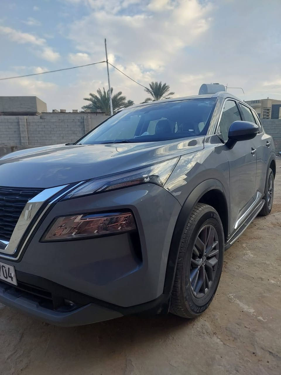 نيسان اكس تريل موديل ٢٥ مكفولة رقم اربيل باسمي لون اسمنتي ماشيه ٢٢الف سعر ٢٣٥ بيها مجال مكان السياره الرمادي إتصال ***********
