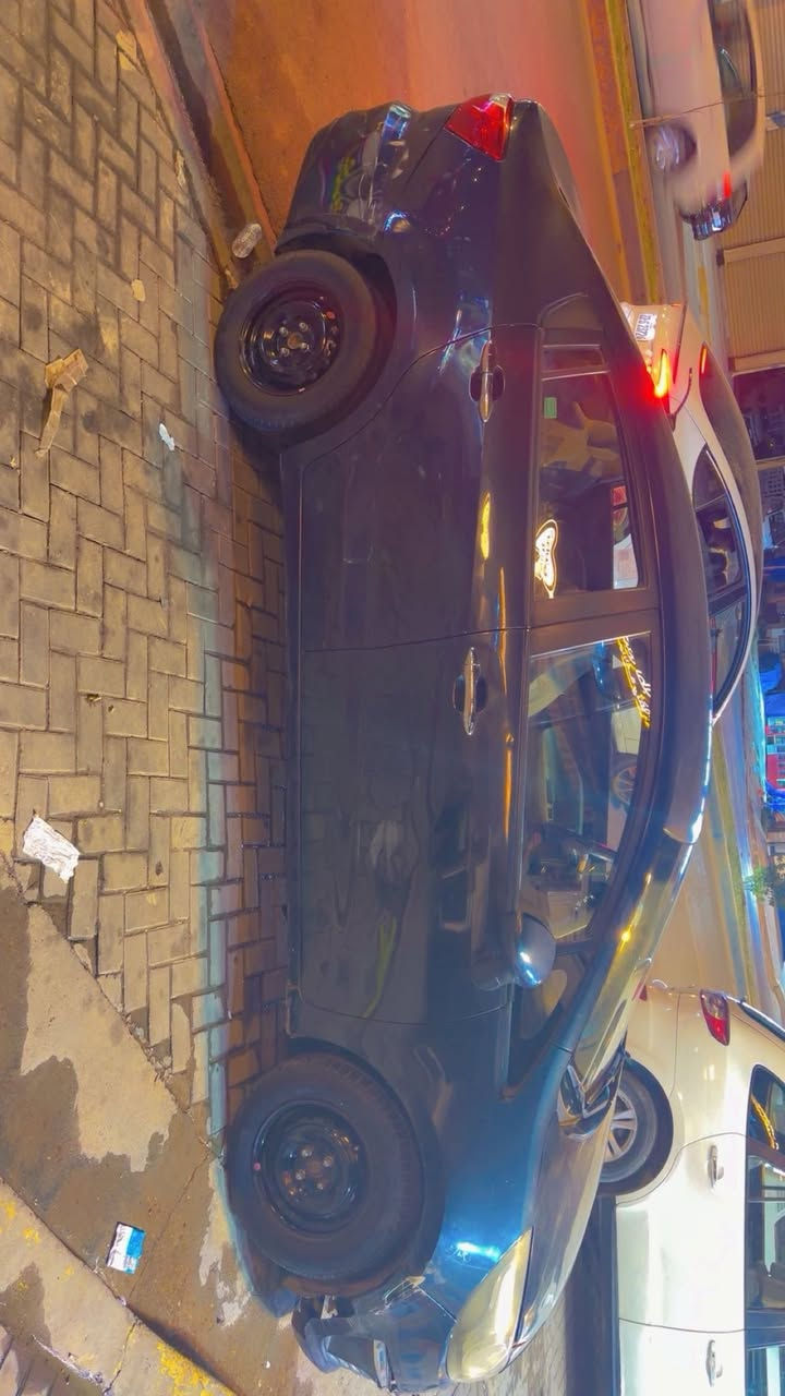 السلام عليكم ريو موديل 17خليجي محرك 1600بيها كم قطعه صبغ بدون دواخل اني ابيع احزام السعر 83 وببها مجال      للاتصال ***********
