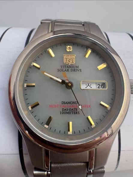 ساعة Elgin Titanium Solar Drive
اصلية مستعملة بطارية وتشحن بالطاقة الشمسية او اي مصدر ضوء  تيتانيوم بالكامل السعر 75$ 
المهتم يتواصل على الخاص او واتساب *********** يتوفر توصيل كل العراق بغداد
