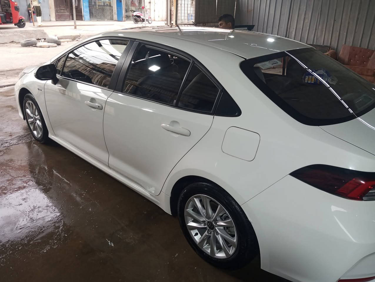 بسبب الوعود الكاذبة السلام عليك كورلا هايبرد موديل 25 مكفول فقط شخوط أسفل دعاميه موجوده في الصور ماشيه ٩٠٠٠ المواصفات ✅ خليجي 

✅ الموديل 2025
✅ سعة المحرك 1,8L
✅ مرتبط بناقل حركة أوتوماتيكي 
✅ عدد AIR BAG 8
✅ سلايد رووف
✅ لايت زينون + LED
✅ حجم الاطار 205/55R16 
✅ ويل كب 16
✅ مفتاح التشغيل بصمة
✅ دشبول ديجيتال 
✅ شاشة اصلية
✅ كاميرا 
✅ المقاعد جلد اصلي
✅ تتسع المقصورة ل 5 ركاب
✅ مثبت السرعة Cruise
✅ تحديد المسار
✅ المودات والأوامر الصوتية
✅ فحص أنظمة السيارة 
✅ حساسات ضغط اطارات 
✅ تبريد شاشة
✅ قطعتين تبريد
✅ هاند بريك بصمة
✅ نظام مانع الانزلاق 
✅ا ISOFIX    ايزو فكس
✅ اوتو هولد Auto Hold 
✅ اشارة في المرايا الجانبية
✅ مخرج منفذ الطاقة
✅ ا  Bluetooth 
✅ تطعيم الدواخل ألمنيوم /سعر ٢٣  و٣٠٠ رقم الهاتف ***********
