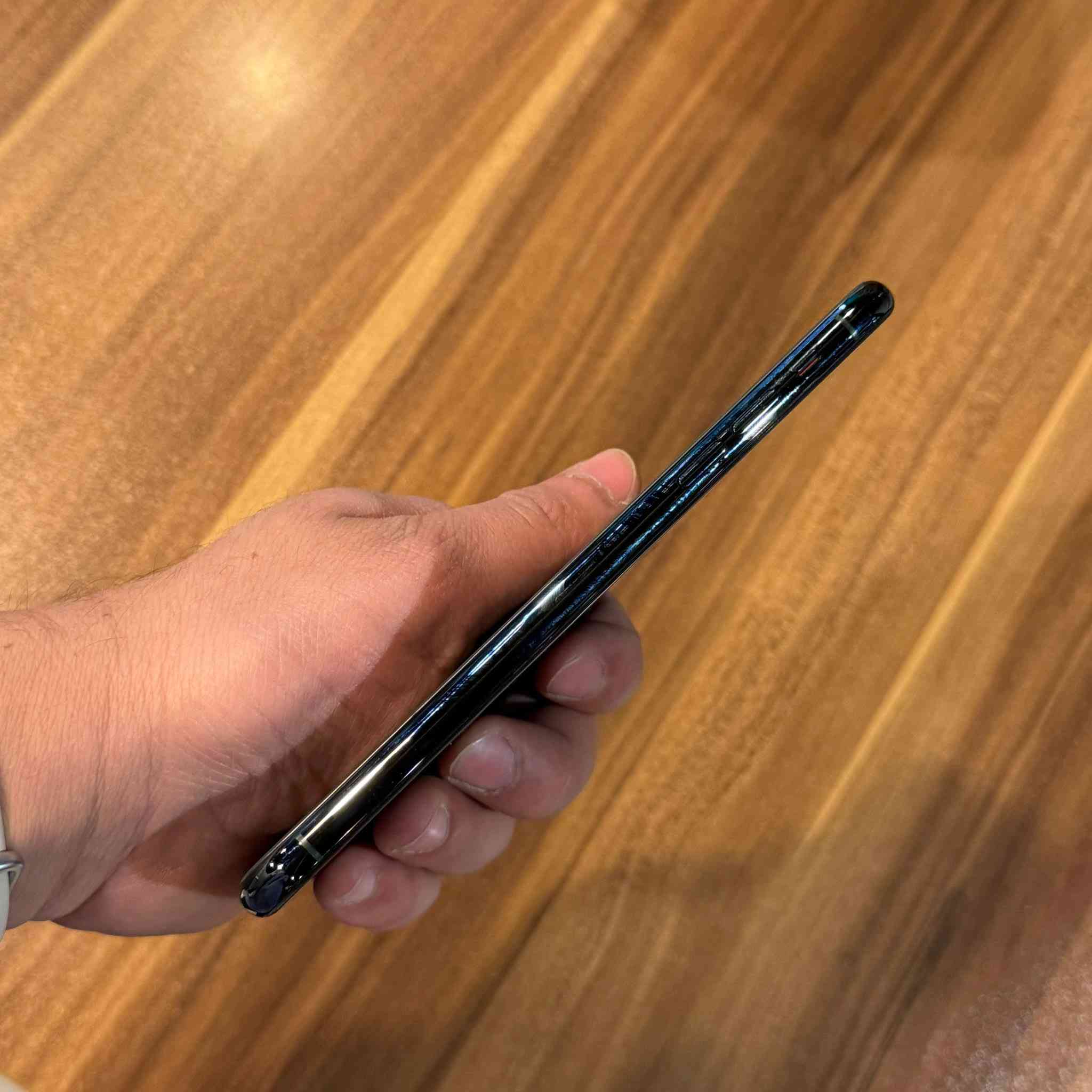 السلام عليكم
آيفون 11برو ماكس للبيع 
بطاريه 85
نضافه 90
ما مبدل بي اي شي
نضيف على فحص 
موضح كلشي بالصور 

وأي ستفسار اني حاضر 

***********
متوفر واتساب وماسنجر
سعره 375
مكاني بغداد المنصور مقابيل مول بابلون
