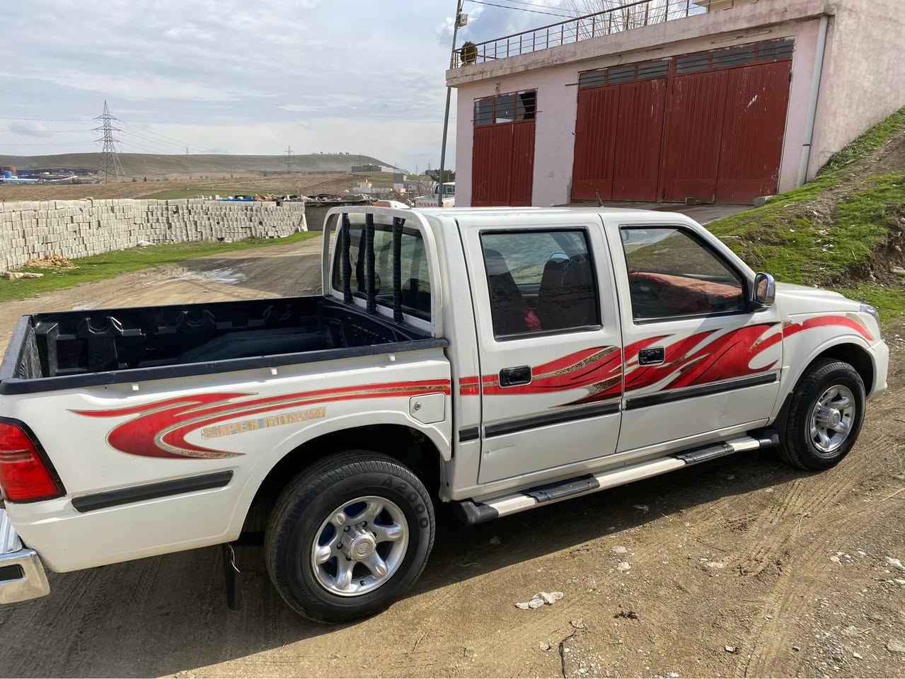 سەرەتا بەناوی خوا                               ژ.م ***********
گۆنا 2009 مەکینەی4y سەیارەکە بێ بۆیاخە زۆر پاک ماوەتەوە تەنها 74هەزاری حەقیقی ڕۆشتوە تەبریدو گەرمی مەزبوت کارەبای گشت گیانی ئیش ئەکات چوار تایەی لۆکی لەسەرە سەیارەکە  هەکەلی نمونەیە لەجوانی بێتەقەو ڕەقەیە گێڕو مەکینەو ئەکسلو تەحویلو غرامە بەشەرتی هەمو شتێ     نرخ 65$. شوین سلمانی
(ت.ب):سەیارەکە ساڵێکە سەنەوی بەسەر چووە. السليمانية, العراق
