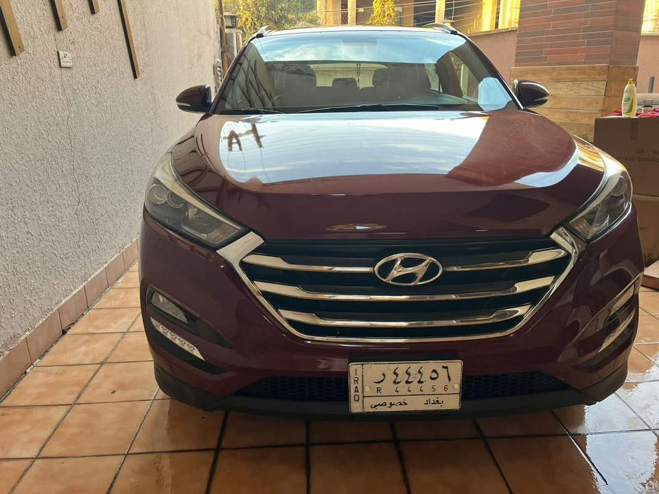 توسان ٢٠١٧ خليجي ماشي ٧٨ سيارة حيل جديدة موصفات فول ١/١ سيارة بيها فقط بونيد صبغ بدون دواخل سيارة حيل جديدة شرط مكينة كير شرط سعر ١٦٢ مكاني بغداد سيدية رقم ***********
