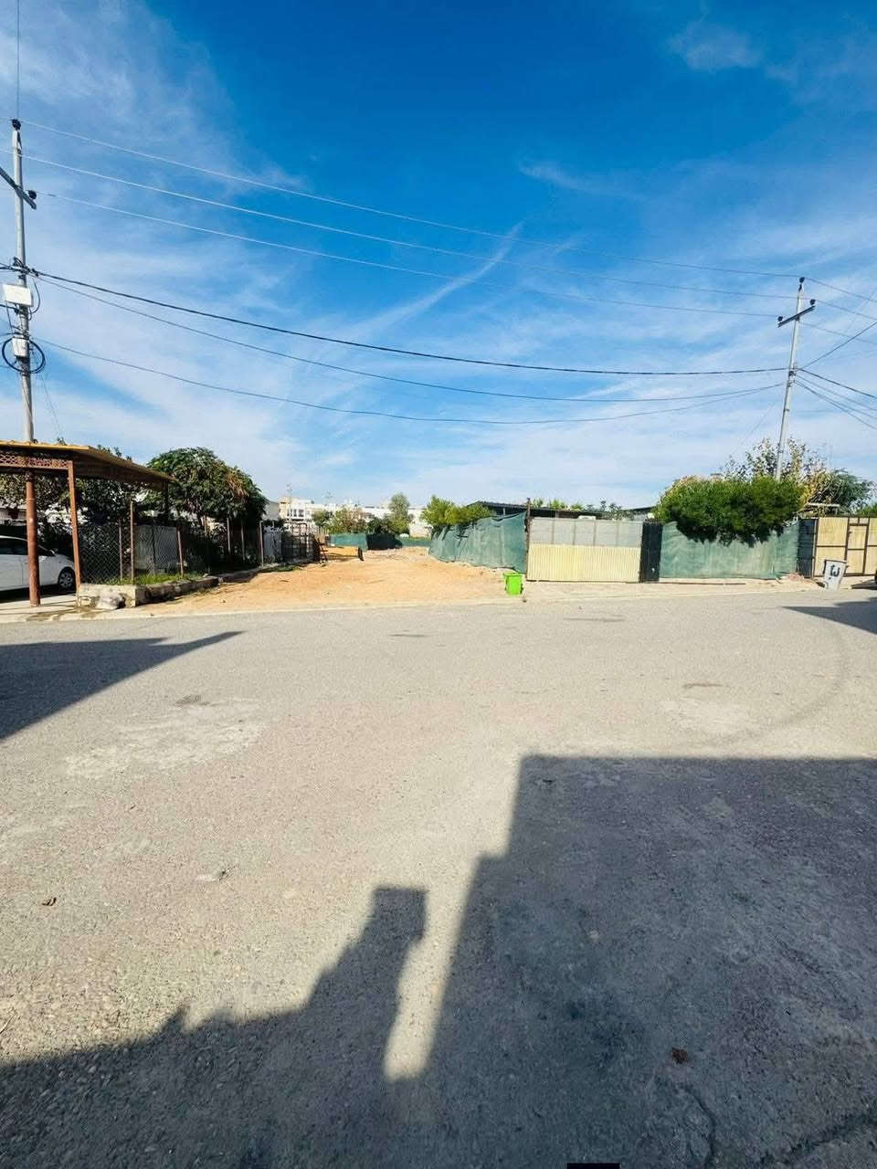 بيت للبيع في #قربو 
#مقابل_حدیقة 
125 متر - طابق واحد وبيتونة
يتكون من :-
 استقبال // غرفة نوم // هول // مطبخ // مجموعة صحية 
العنوان :- على سايدين لاوان مجاور مجمع المهندسين
- يسجل بأسم اي شخص يحمل الجنسية
********************************
خانوو  بۆ فرۆشتن لە #قەرەبوو
125 مەتر - یەک نهۆم 
#پێش_حەدیقە
پێکهاتووە لە :-
ديوه خان // ١ ژووری نوويان //  هۆڵ // چێشتخانە // گەرماو  
ناونیشان :- جووت سایدی لاوان تەنیشت ئاندازياران
**************
***********
وتساب
