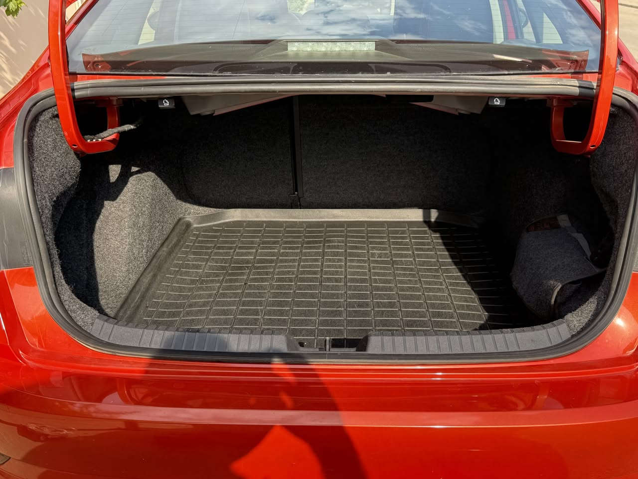 سيارة جيتا SEL 
موديل 2019 
ماشية 93 كم / 57 ميل  
محرك 1.4 توربو
اوتوماتيك
بانوراما
شاشة كبيرة 
فتح النوافذ والسلايد من الريموت
سي دي درايف + ذاكرة
رادار 
‏صيانة دورية في الشركة
ضرر السيارة بس جاملغ سايق وشوية من البنيد بدون ايرباك 
3VWE57BU6KM252252 
 سيارة حيل نضيفة 
سياره جاهزة بدون مصرف 
مكان سيارة اربيل 
رقم التليفون واتساب او فايبر 
 ***********
