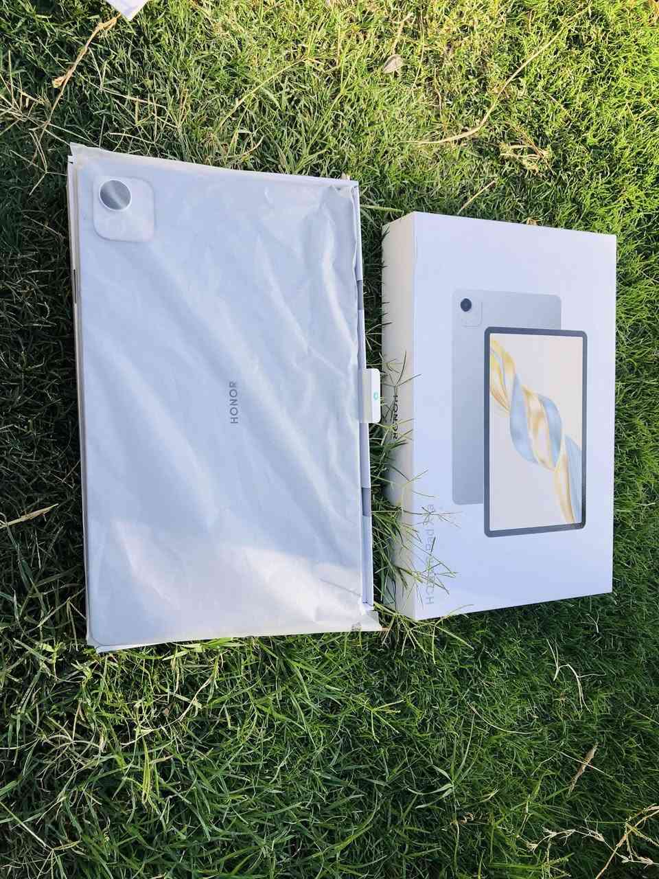 جديد والله هو وغراضة(السبب محتاج فلوس )
صارله شهرين 
♥️Honor pad x9a
البطاريه تدوم يوم ونص 
يجي ويا گفر☑️ 
شحن سريع ٣٥ دقيقه من الصفر الى ١٠٠
١٢٠فريم 
شاشه١١.٥ كلش جبيره  واضحة اقسم بالله تحفه
 للدراسه للاعاب للتصفح 
وزنه خفيف كلش مثل وزن الريشه

السعر 355  وبي مجال✅✅
سعر الجديد 390الف
وهذا هم جديد والله ما ودي ابيعه بس محتاج اقسم بالله ايبادي الشخصي هذا 
بروح ابيكم المو شراي لا يكسر بي ذمة بركبته 
 مراجعه على اليوتيوب https://youtu.be/GSwcd-YLMMM?si=zIWcEdMP0MsEsQPe


**إذا كنت صاحب هذا الإعلان وتريد حذفه لأي سبب، رجاءا أرسل رسالة إلى الدعم الفني**