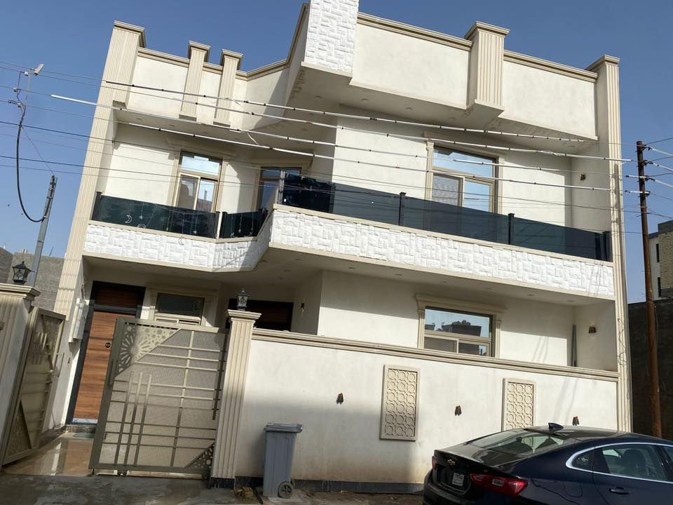 � فرصة ذهبية للبيع السريع 🔥
بيت حديث البناء 2025 في حي الفرات / مجمع الضباط السكني

تصميم عصري وتشطيب فاخر يليق بالذوق الراقي ✨

🏡 المساحة: 150 متر

🏢 مكون من: طابقين + غرفة بالطابق الثالث

💎 أرضيات مرمر فخمة

🛠️ جميع المواصفات حديثة وجاهز للسكن فوراً

موقع مميز وهادئ وقريب من جميع الخدمات 👌

⚡ البيع مستعجل بسعر مناسب جداً مقارنة بالمواصفات

📞 للحجز والاستفسار: ***********
