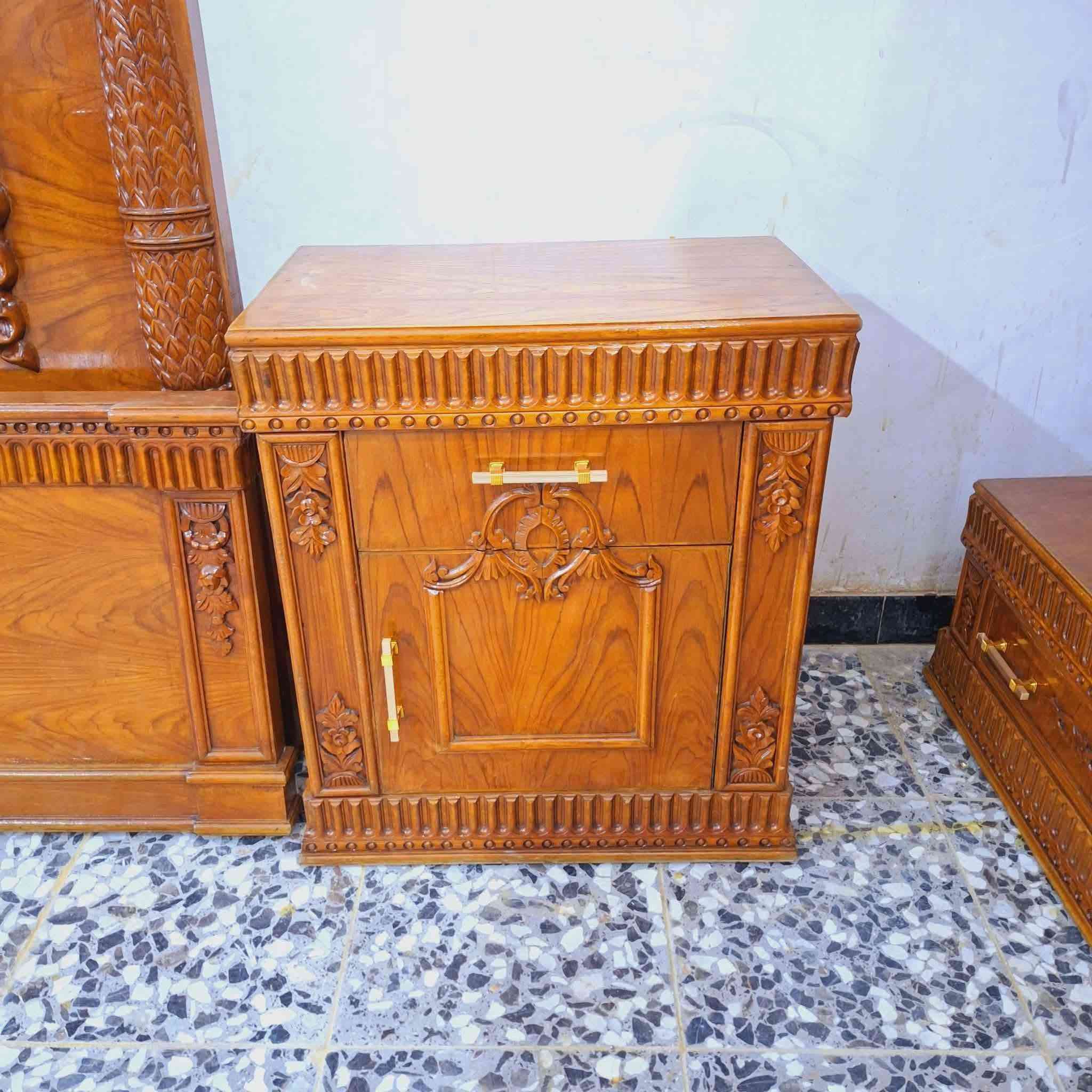 غرفه ست ابواب غرفه تفصال درجه اولى غرفه عباره عن عضم بورمي وزان تفصال درجه اولى ثقيله جدآ جدآ السعر ٧٠٠ والمكان بغداد البلديات التوصيل مجاني داخل بغداد والمحافظات بكروه للحجز والاستفسار الاتصال على وات ساب ***********

