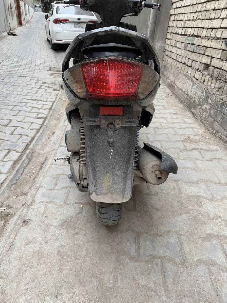 سكنس فحل نوزل عرقحين ممغسوله 😉
مكينه حلوه ناعمه بس بيهى زنجيل لو تفيلس مكفوله من البكن 
كفرات لونين اسود وفيلي كامله كفراته
كهربائيات كله شغاله منطول لطول 
دبلات تايرات لوك طسه ناعمه 
سعر 450 ألف بيهى مجال حك جيه بغداد الكريعات استفسار اكثر اتصال ☎️ ***********
