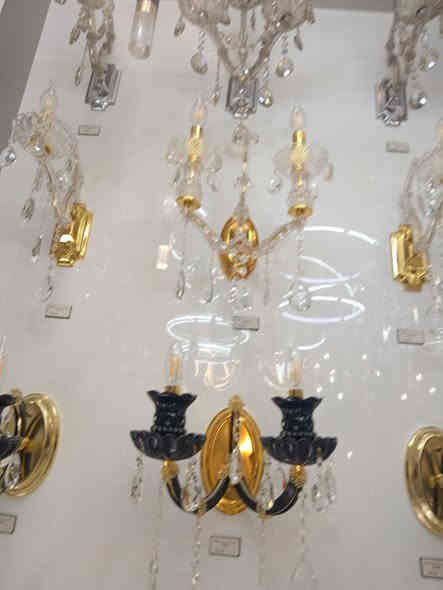 السلام عليكم عندي ثريات جدارية البيع العدد ٢ قطعة سعر ٧٥ بيهن مجال جدد مامستخدمات سعر الي بسوق الوحدة ٧٥ بينما انا ابيع اثنين عن ٧٥ بيهن مجال ***********
