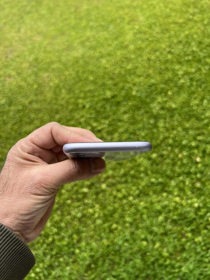 بسم الله وعلى بركة الله 🤲🏻
ايفون 11 كامرتين لوووك  لون بنفسجي ذاكرة 128 دبل سيم  بطاريه 95 % , جهاز على وضع شركة شرط فحص الهوا و فحص حاسبة مرفق ويا الصور فقط هاي بقعة سوداء على شاشة موضح بالصورة اثر سقوط ابيع ضمان وشرط لان جهاز مال بيت، السعر بلاش مكاني كركوك 
☎️ ***********
