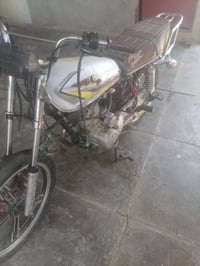 دراجه يرانيه البيع بأسمي بس عندي عواج بل بلات السعر 350 07814806146