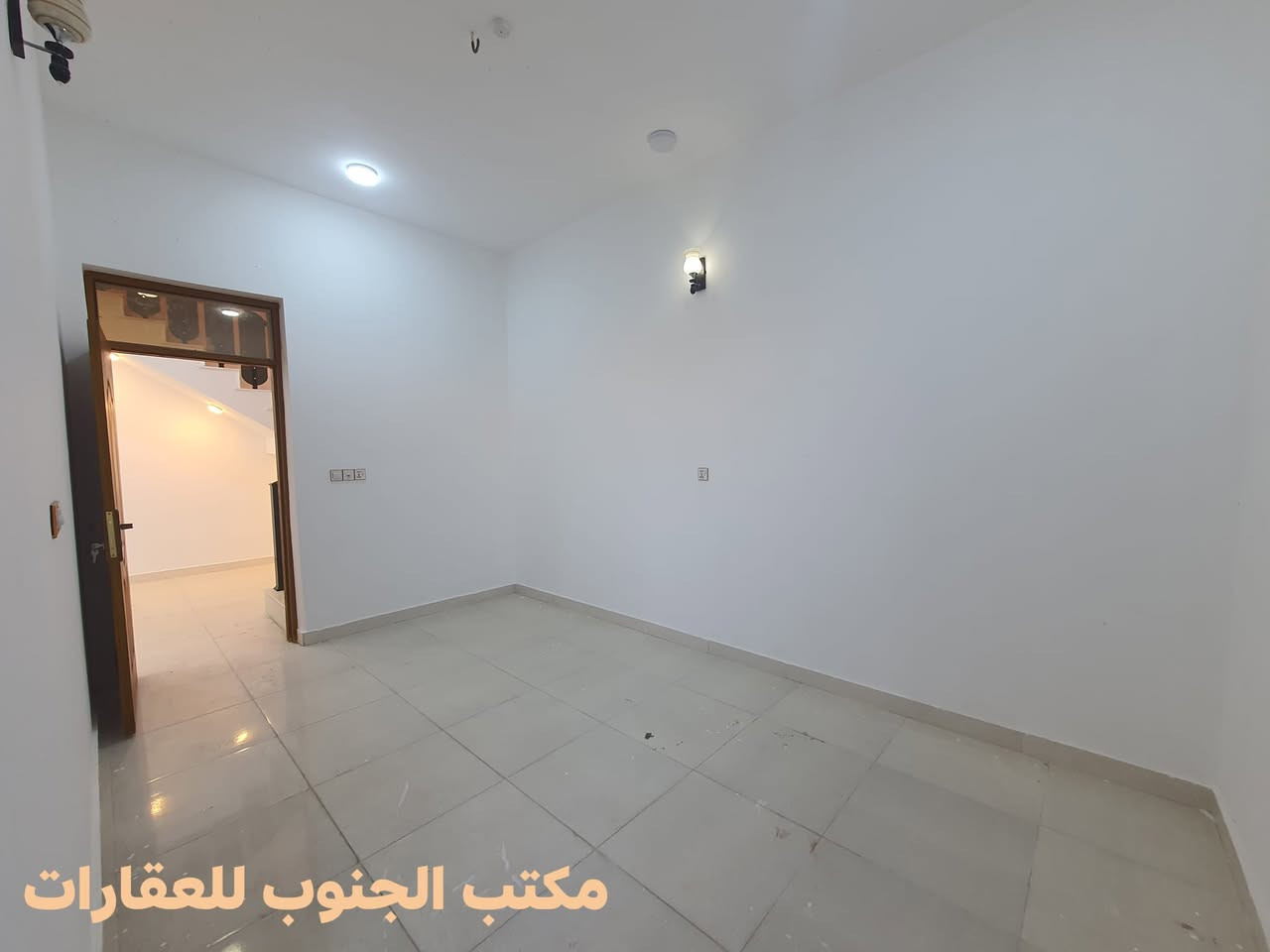 #بيت_منطقة_الحكم_للبيع_مساحة_135م (واجهة البيت جدا حلوه) 

#الاول غرفتين وصالة واستقبال ومطبخ وصحيات داخليه وخارجيه 

#الثاني غرفة چبيره وصاله والسطح شتايكر 

البيت بناااء 2025 غير مسكون نهائياااا وجاهز حاليآ للسكن 

#موقعه// خلف مدرسة الأم الفاضله(المدرسه الكويتيه)

#يباع_بالنقد_ويباع_مبادره (بشرط معامله جاهزه ومقدمه ٦٠) 
__________________________
المعرفة السعر وباقي التفاصيل 

#زيارة مكتب الجنوب للعقارات 

او الاتصال عالرقم ***********
بأداره المهندس م.حسين الشمري 

أعمل متابعه للبيج ليصلك كل ماهو جديد
