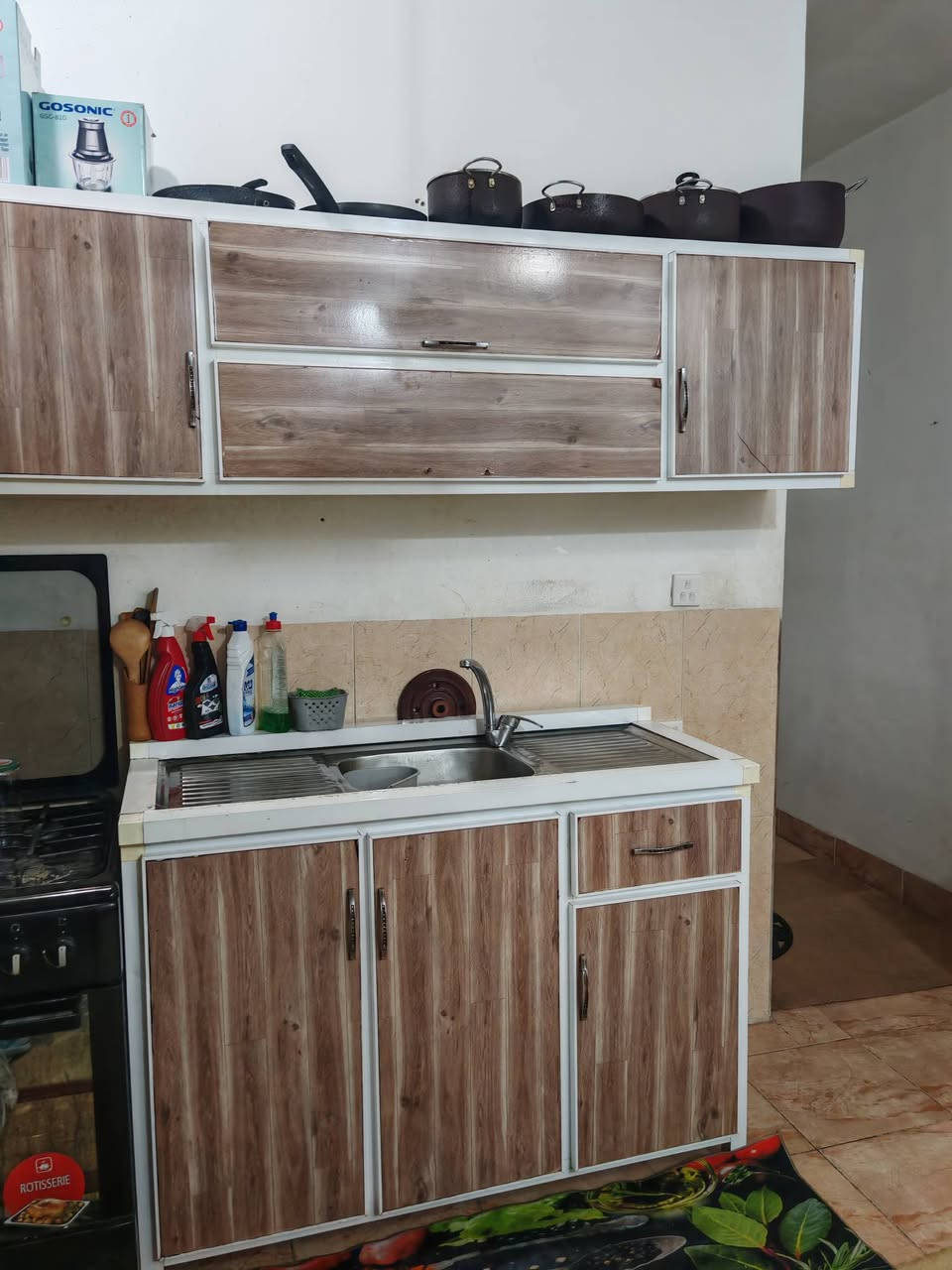 يعطيكم العافيه
 باب حماية الدرج ٢٥ الف (عرض ٧٠ حتى ١٠٠ارتفاع ٧٥) 
مبردتين حجم ٢.٥ ماركه توربو نظيفات جدا المبردة الواحدة ب ١٧٥ الف
سبلت جنرال طون ونصف شغال بارد ساخن  ب  ١٠٠ الف
صوبة نفطيه ماركه توربو ٥٠الف
مسبح جديد نظيف جدا استخدام مرتين كبير ب ١٥ الف
طقم قنفات ١٠ مقاعد مع طاولة وسطيه نظيف فقط القطعه المفردة تحتاج رص براغي للارجل بسعر ٣٢٥ الف بصير سرير وبداخله مخزن
سجادة كبيرة ١٢ م٢  بسعر ٤٠ الف
كاونتر نظيف سعر ١٧٥ الف القطعتين الكبار طول مترين والسنك طول متر و٣٠سم
للتواصل ***********
