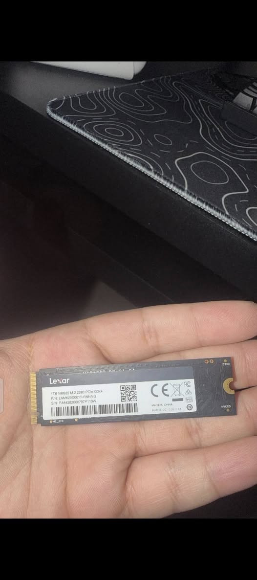 ​السلام عليكم إخواني،
عندي هارد Lexar SSD M.2 NVMe NM620 بسعة 1TB للبيع، الهارد نظيف جداً، أداء ممتاز وسريع جداً للنظام والألعاب.
​🔹 المواصفات وفحص الصحة:
​النوع: Lexar SSD NM620 M.2 2280 PCIe Gen3x4
​السعة: 1TB
​نسبة الصحة (Health): 98% ممتازة جداً (موضح بالصورة من برنامج CrystalDiskInfo)
​الحرارة: 36°C (مستقرة وباردة)
​الحالة: شغال 100% وبدون أي مشاكل أو عيوب.
​💵 السعر المطلوب: 180 ألف دينار
📍 الموقع: الموصل
📞 للتواصل: عبر الخاص أو الاتصال/واتساب على الرقم: ***********
