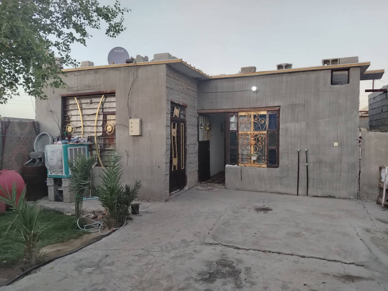 بيت للبيع شارع الثالث حي الشرطة المساحة  250 م بناء بلوك جاهز للسكن السكف السندويج يتكون من 2غرف نوم 5/4وهول 7/4واستقبال 6/ 4 و مطبخ 4/4
خدمات متوفرة ماء وكهرباء 
 السعر 37 مليون وبيه مجال. 
للإستفسار الاتصال على الرقم ***********
بيت للبيع شارع الثالث حي الشرطة المساحة  250 م بناء بلوك جاهز للسكن السكف السندويج يتكون من 2غرف نوم 5/4وهول 7/4واستقبال 6/ 4 و مطبخ 4/4
