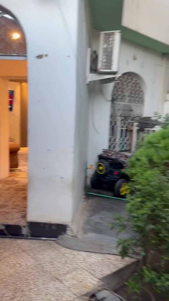 دار للبيع القادسية الأولى قرب المشاتل
مساحة ٢٠٠ متر 
طابقين 
الطابق الأرضي 
غرفه وديوانيه وهول ومطبخ وصحيات داخليه خارجيه 

الطابق الأول 
غرفتين 
للاستفسار 
الكبيسي للعقار والمقاولات 
التأميم ٣٠ تموز مجاور استوديو عبدالقادر 
***********
***********
***********
ابو زيد الكبيسي
