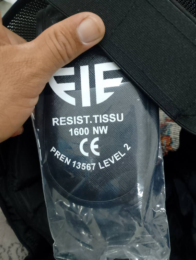 للبيع خوذة مبارزة احترافية، أصلية وجديدة، مخصصة للبطولات والتدريب المتقدم.
​الماركة والمواصفات: معتمدة من قبل الاتحاد الدولي للمبارزة (FIE).
​درجة الأمان: المستوى الثاني (Level 2)، يعني تتحمل أقوى الضربات.
​مقاومة القماش: (1600 NW) نيوترن، أعلى معايير الحماية للرقبة والوجه.
​الحالة: ممتازة وجاهزة للاستخدام السليمانية, العراق


**إذا كنت صاحب هذا الإعلان وتريد حذفه لأي سبب، رجاءا أرسل رسالة إلى الدعم الفني**