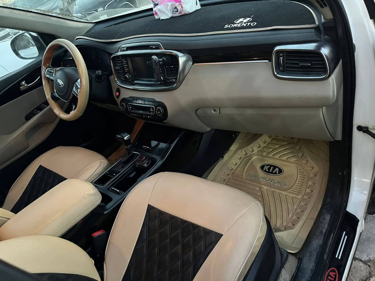 سورنتو خليجي لون ابيض كلين موديل 2018
مكينه 6 سبعه راكب فول مواصفات عدا السلايت سياره مكفوله من الدعاميه للداعاميه 
رقم بغداد شرط التحويل
سنويه 2026 
السعر 225 وبيها مجال بسيط 
للأستفسار الاتصال ***********
