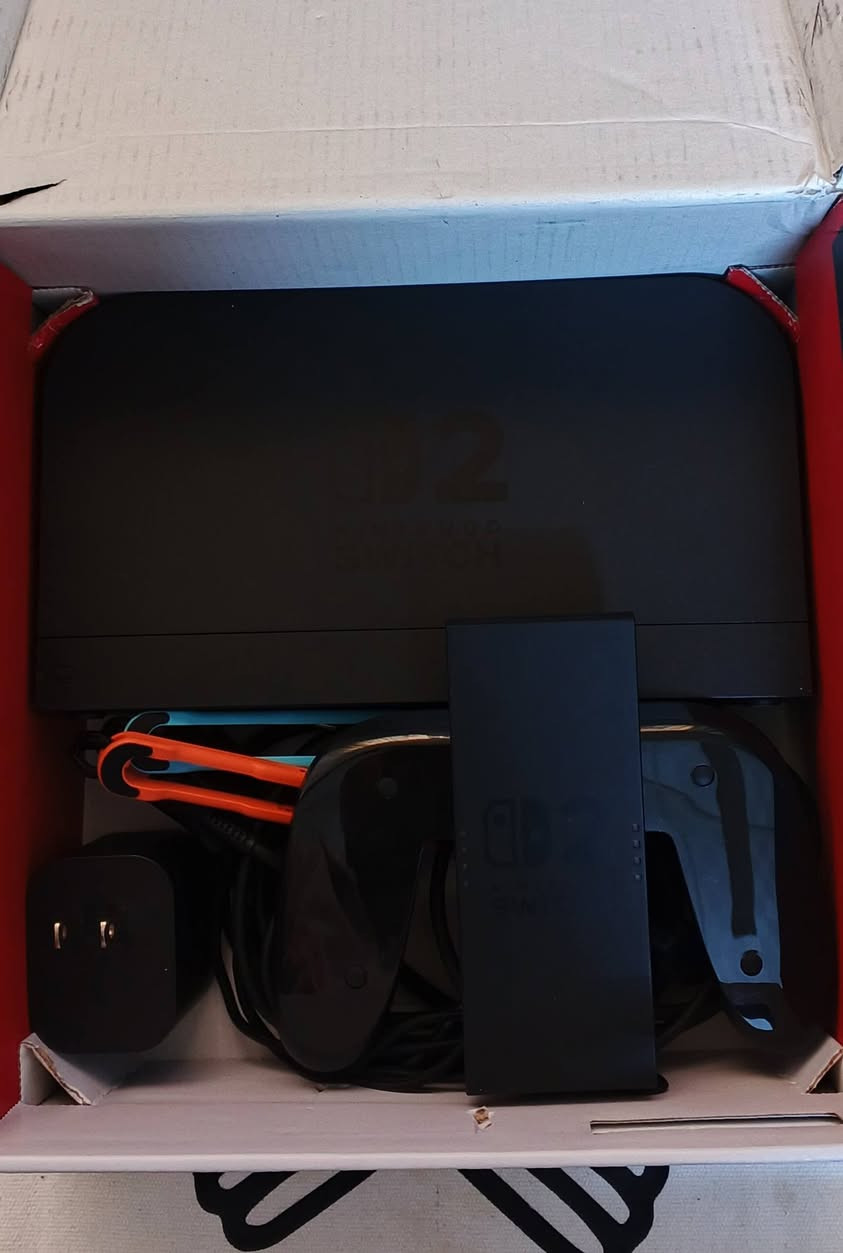 نينتندو سويتش 2 كامل الملحقات الاصلية للجهاز بالعلبة نظيف مع لاصق شاشة ومنزل عليه مجموعة العاب 
الجهاز مكفول من كافة المشاكل والعيوب 100 بالمئة 
السعر 525 الف 
توصيل بغداد 5 الاف وباقي المحافظات 6 الاف 
للتواصل ماسنجر او واتساب او الاتصال 
***********
