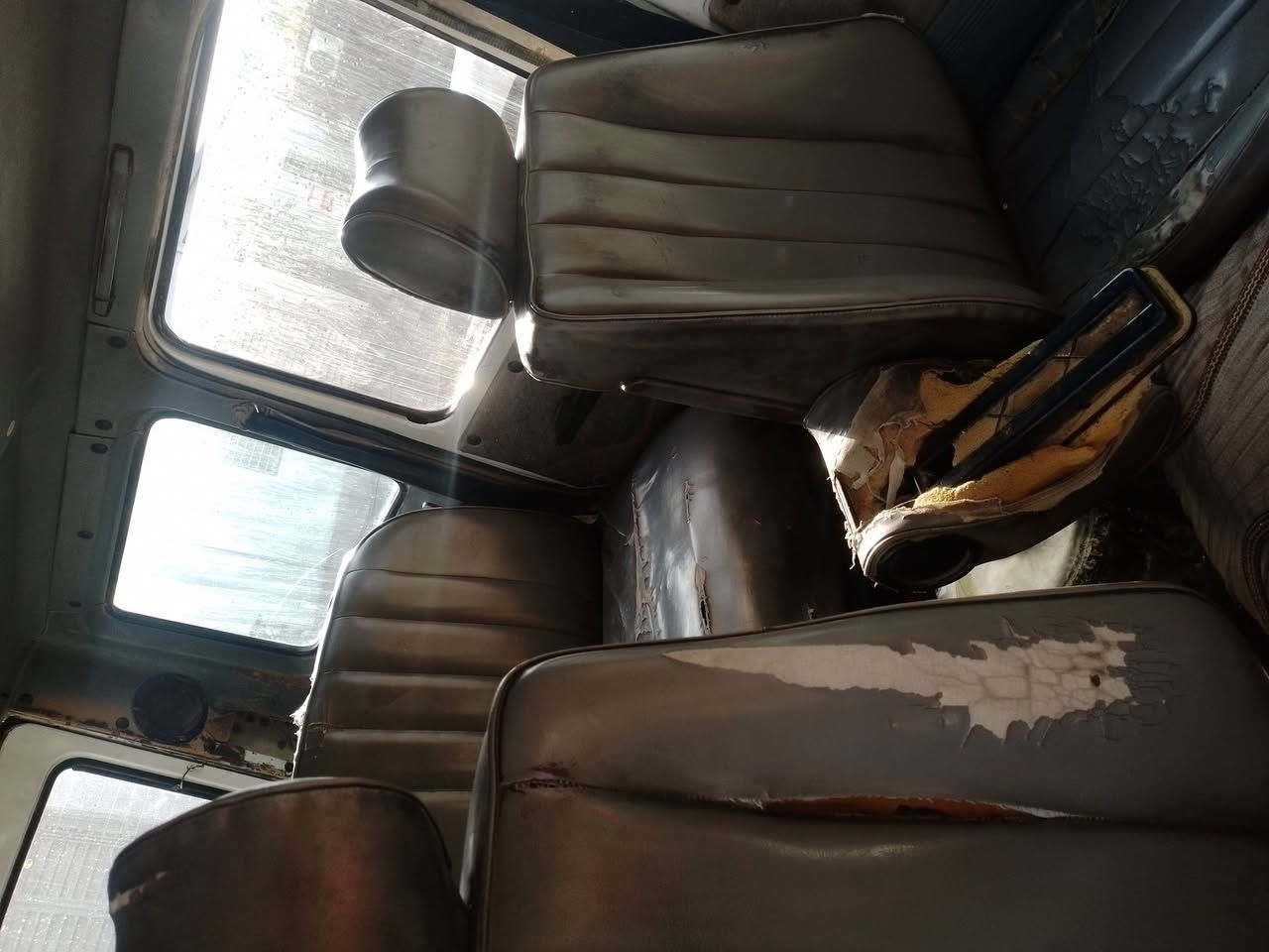 اخوان مارسيدس موديل ١٩٨٣ محرك راس ثور بي دخان بسمي هزه جديده تقريبا كشرها بلادي مكانها بغداد الحسينيه رقمها مميز سعرها ٦٥ بس الشراي  يخابرني ***********
