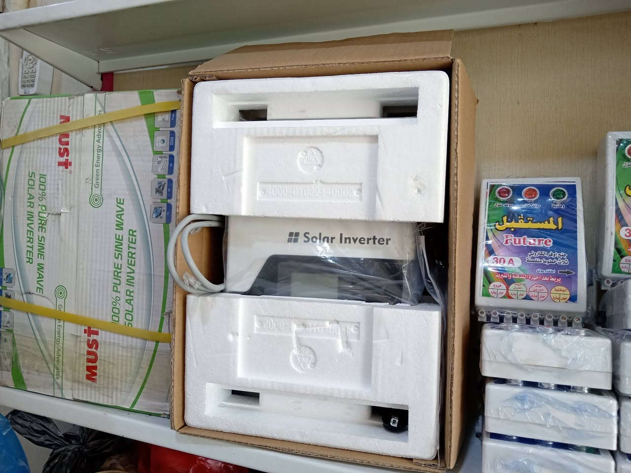 تم بفضل الله تعالى وصول مجموعه من البطاريات والانفيرترات والالواح الشمسية لتجهيز الزبائن بمنظومات طاقه شمسيه حسب الطلب وبأنسب الأسعار ***********
