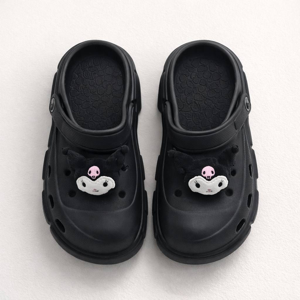 استعدي لتجربة فريدة من نوعها مع أحدث صيحات الأحذية العصرية. كروكس بتصميم "بلاتفورم" (Platform) مرتفع يجمع بين الجرأة واللطافة في تفاصيل لا تشبه أحداً.: مزين بقطع فريدة ثلاثية الأبعاد لشخصيات فضاء لطيفة وحلويات ملونة، مما يضفي لمسة من الحيوية والتميز على إطلالتك.
السعر (5.000)
للحجز ***********
