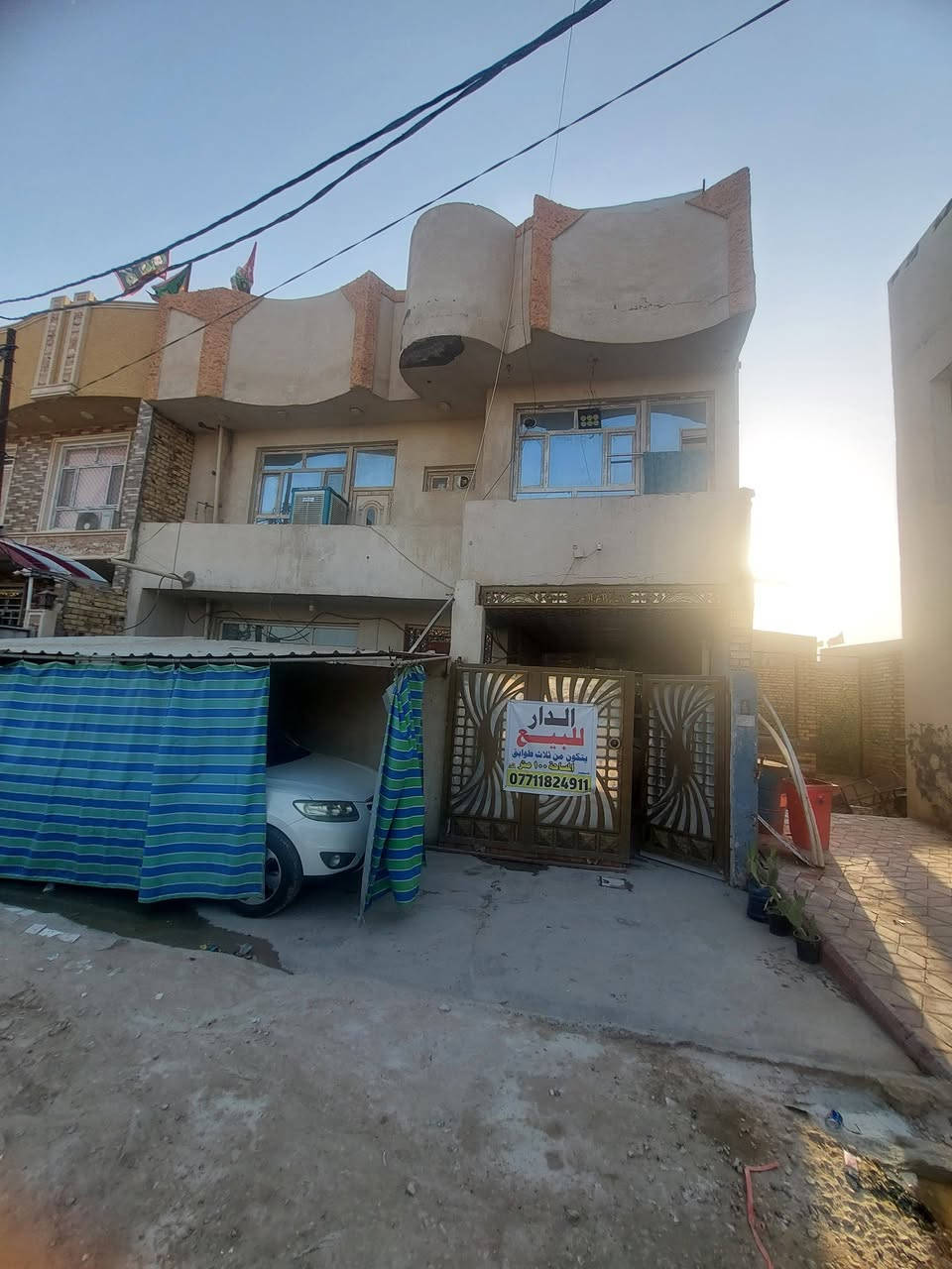 بيت للبيع ١٠٠ متر الواقع في حي صحه خلف مدينه العاب المدهش يتكون من ثلاث طوابق بيت جديد بناءه زراعي وسند بي رسمي يتكون من استقبال خطار جوة وصحيات وطابق الثاني هول وغرفه وصحيات ومطبخ وطابق الثالث غرفتين مع صحيات للاتصال ***********
