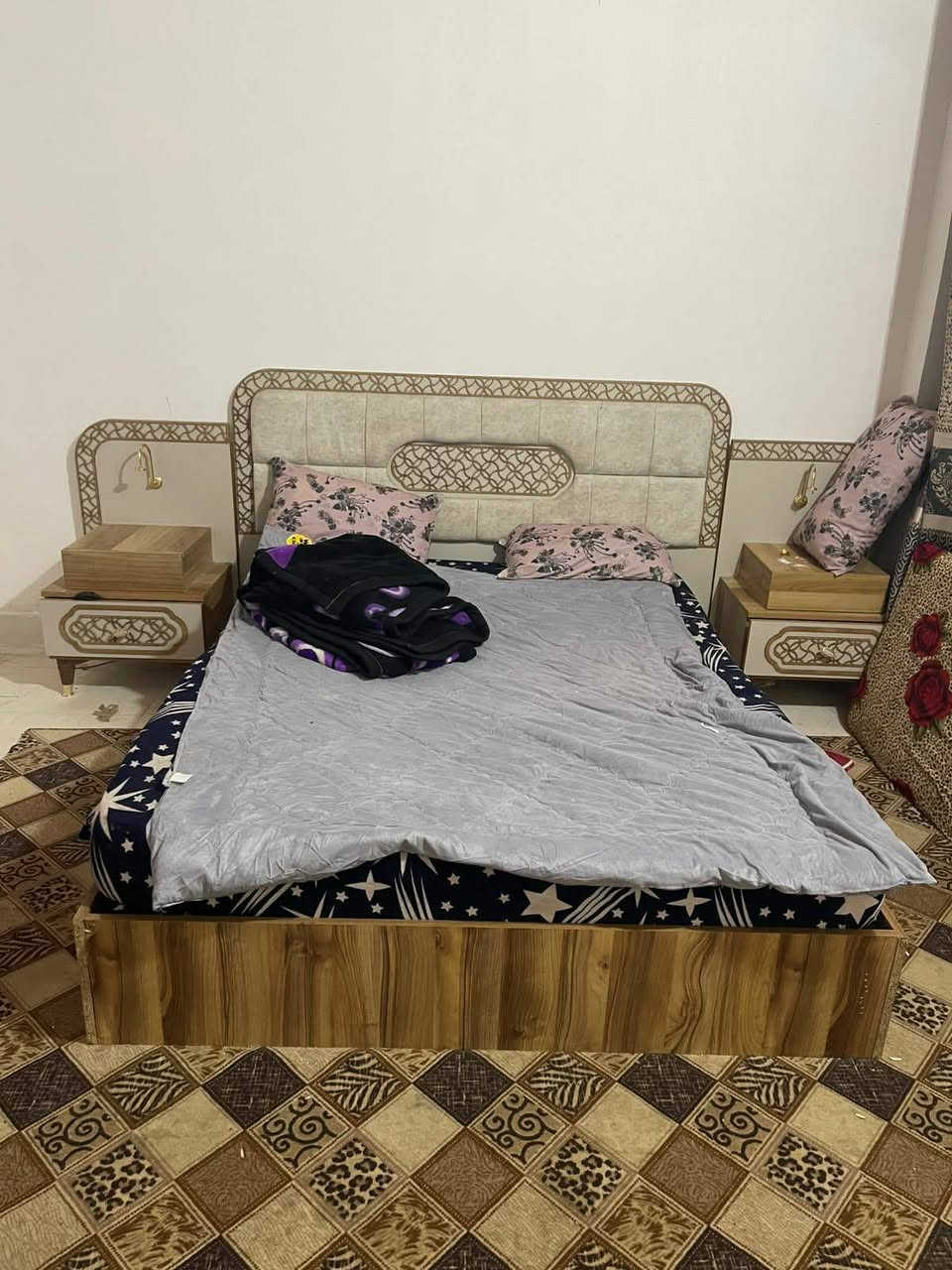 (ع..162  )
دار للرهن  (50 متر ) شارع الصب عمود 327 الخط الثاني  
سعر الرهن 8 مليون
مدة الرهن سنتين 
يحتوي على طابق واحد 
غرفه  مطبخ   صاله.  صحيات 
جديد فول... كلوله من طرف علي علي امانه ابو فاضل  
للاستفسار ..***********
*********** مكتب /ابو /ع
