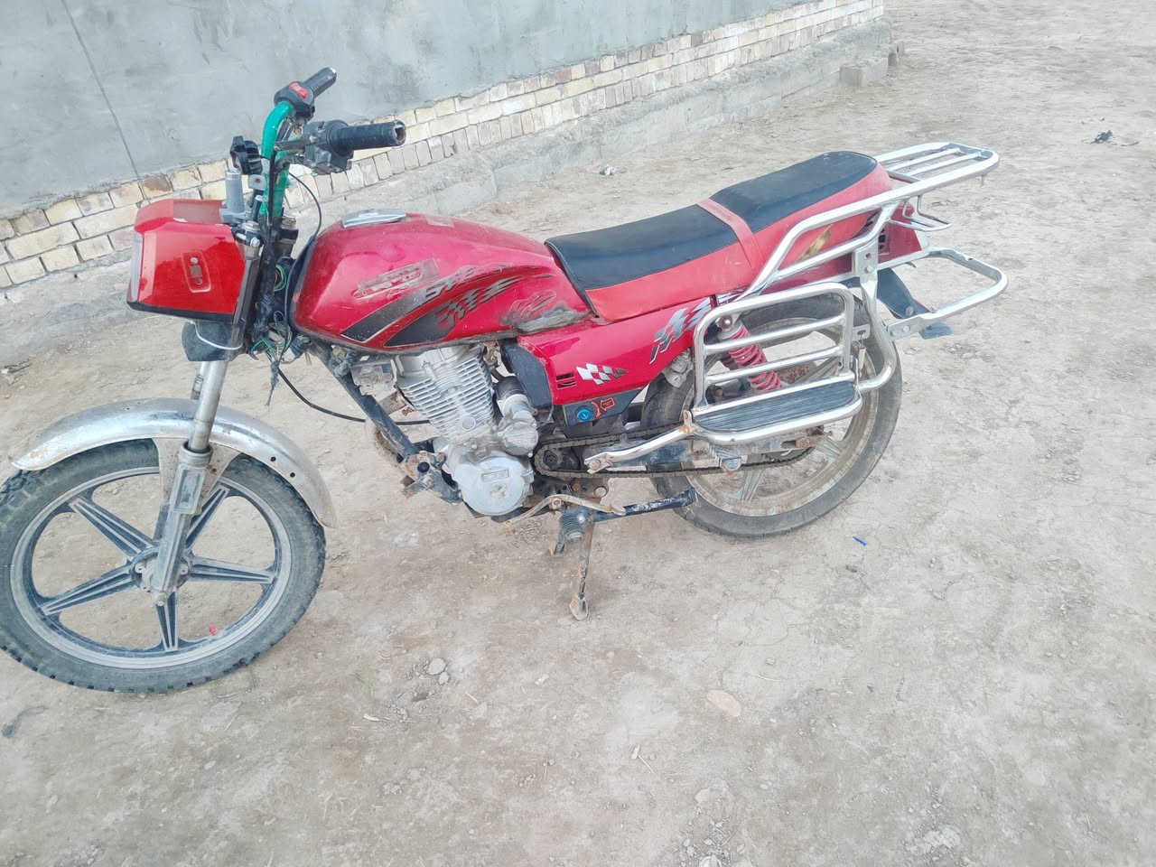 السلام عليكم فيومه للبيع دراجه نضيفه حيل بدون اوراق السعر 275وبيها مجال الشراي ***********
