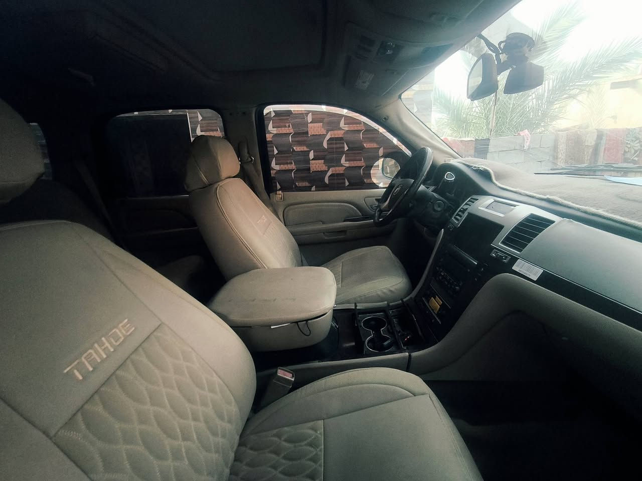 سلام عليكم كاديلاك اسكاليد ادوات ادوات للبيع موديل 2012 فول مواصفات للاخير مكفوله من الكص والسرقه والعشاير ومن كلشي كير محرك كله مكفول للبيع او مراوس حسب القناعه  
الرقم ***********
