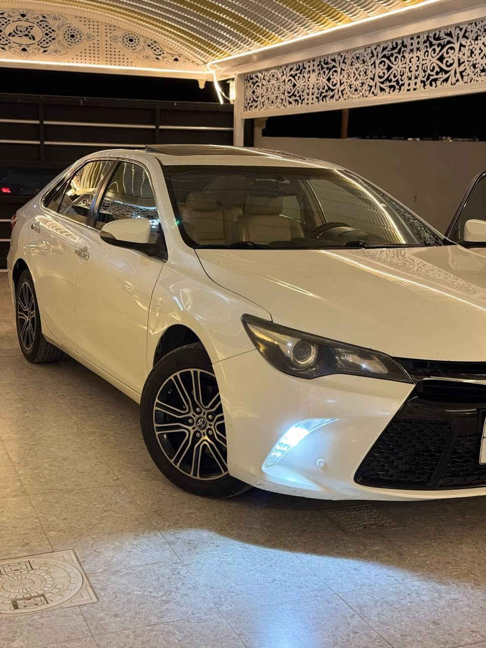كامري ٢٠١٧ لون ابيض limited 
محرك ٢٤٠٠ 
خليجي
مكفولة كير ومحرك 
مع بارد بسيط بالجاملق الايسر 
ماشية 250 الف
السعر 180 ورقة مع مجال بسيط 
مكاني الانبار/الرمادي
***********
