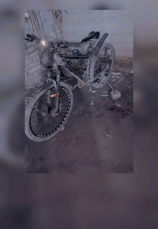 سلام عليكم شون الشباب الطيبه الحلال للبيع بايسكل MTB البايسكل ماركه عالمية اخذته قبل 4 اشهر تقريبا بريكات امامي خلفي ديسك كشن حاطله طبي مال بناتي وبي مكينه امامي 3 نمر ومكينه خلفي 7 نمر دبلات امامي ام القفل الويل الامامي بلادي وبي ويل كب خلفي مثل ما موضح الويل لبلادي ماكو ويا لين راوسته وي هاذ الويل كب وعندك التايرات بجيس بدلتهم البارحه وجوابه كذالك كير خلفي بجيس مبدله بس الامامي عاطل لونه مميز رصاصي عل رمادي بلادي صبغته ما ملعوب بي عل ايدي المهم سعر البايسكل 120 الف وبي مجال بسيط للشراي مكاني بغداد قرب جزيره بغداد السياحيه منطقه كميره للتواصل عل رقم الهاتف *********** واسف عل اطاله وشكرا ❤️
