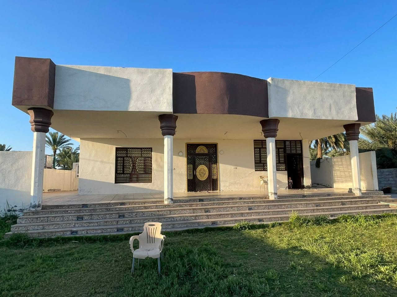 السلام عليكم اخواني الاعزاء دونم طابو ملك صرف على طابو الكاضميه يحتوي على بيت مساحه200متر بناء حديث وباقي الدونم بستان الي موجود بصور الدونم مسيج بلوك وعلى شارع تبليط ماء اساله وماء سقي وكهرباء ويحتوي على بئر ارتوازي موقع الدونم بغداد التاجي منطقة جرف الملح خلف البانزيخانه الحكومية 
سعر الدونم في الخاص
للاستفسار الاتصال على الارقام التاليه وبي واتساب 
***********
***********
