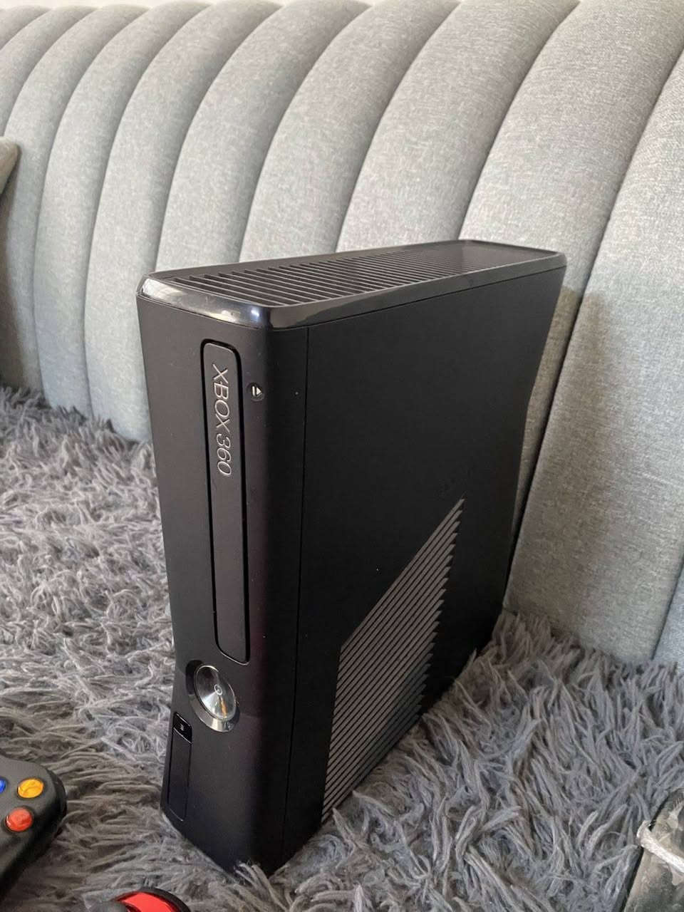 اكس بوكس اوروبي 360
هارد 250
جهاز نضيف مستعمل شهر كلش جديد 
150العاب بي 
يدتين ويا 
كامل ملحقاتها ويا
سعر115شويه مجال 
مكان كركوك 
***********
***********
