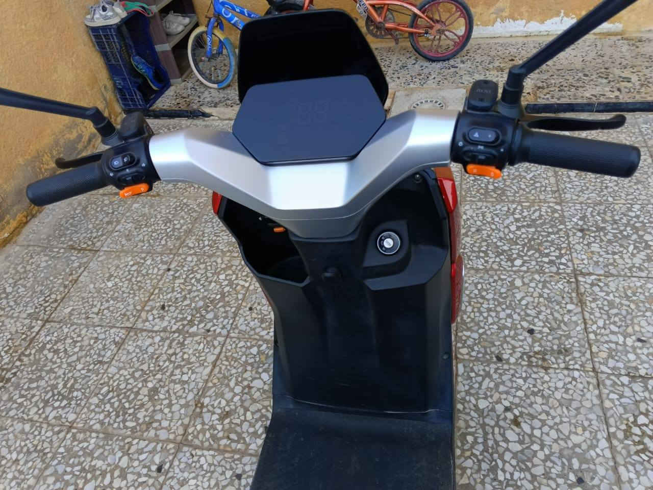 سلام وعليكم دراجة شحن للبيع جديده 
     بطاريات عدد ٦
     سويج عدد ٢
     ريموت عدد ٢
     نقص بطاريه وحدة فقط
     السعر ٧٠٠ 
   بغداد مدينة الصدر الحميدية
رقم الهاتف ***********
