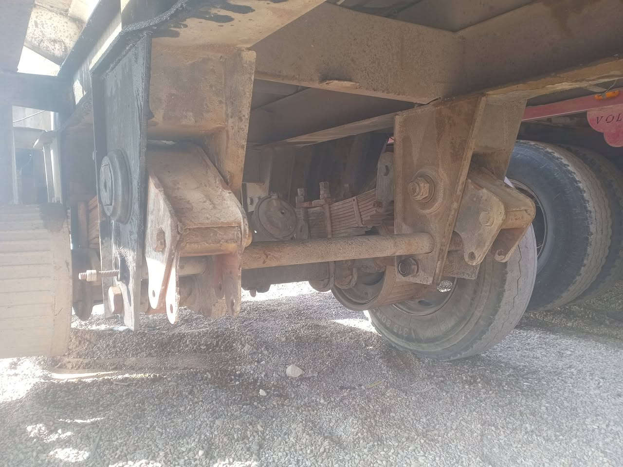 *********** سلام عليكم صهريج للبيع تفصال الموصل نقص دنكير واحد هوه شريط المكان حديثه جاهز من هوه وكهرباى بس نقصه دنكير
