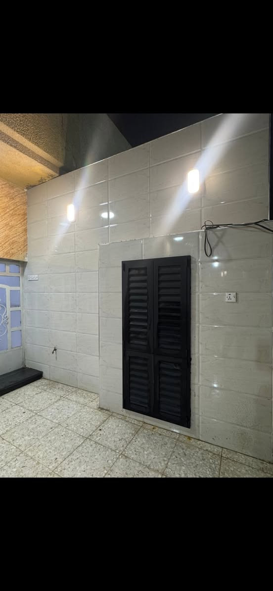 بيت للبيع المساحة ١٥٠ متر طابق واحد يحتوي على ٢ غرف نوم مطبخ صالة استقبال وحمام الشعلة ام نجم شارع النائب حيدر الفوادي للاتصال ***********
