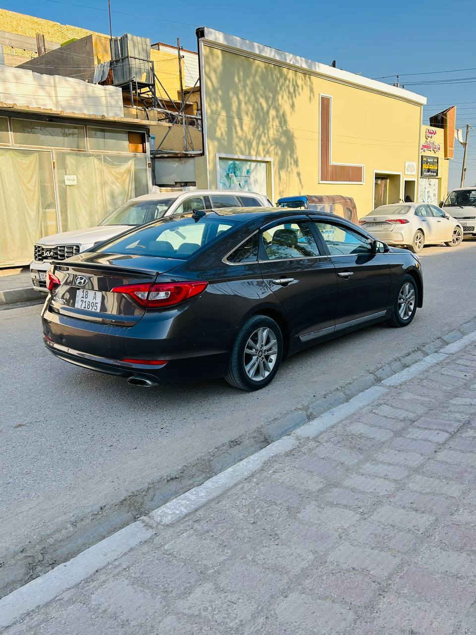 السلام عليكم سوناتا موديل 2015 أمريكي حادثها جاملغ أمامي وبنيد السياره بيها اربع قطع صبغ رقم بابل دولي  سنويه وهزه جديده شرط التحويل جاهزه من كلشي مكينه كير حداديه تبريد ثلج كهربائيات كلها شغاله السياره احلى من الصور شرط مكاني بابل السعر 102 وبيها مجال لشراي اخوان خاص مااجاوب الي يحب يتصل وتدلل وهذا رقمي ***********
