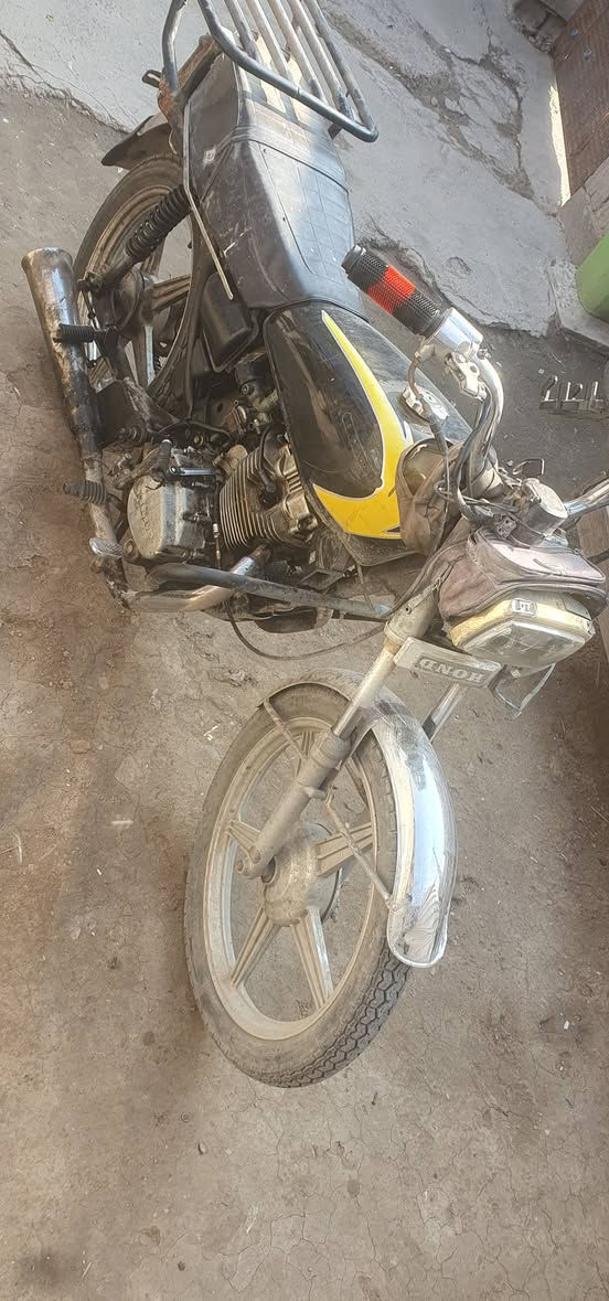 سلام عليكم. دراجه. للبيع هونده 5كير عاطله. طك بيهة. الواشرات. بيت كور ول بوشه. وكامت. تعبر. دهن. عل بوشه ابيع. طافيه. شباب. طافيه. سعر 150 الف مكاني مدينه الصدر رقمي ***********
