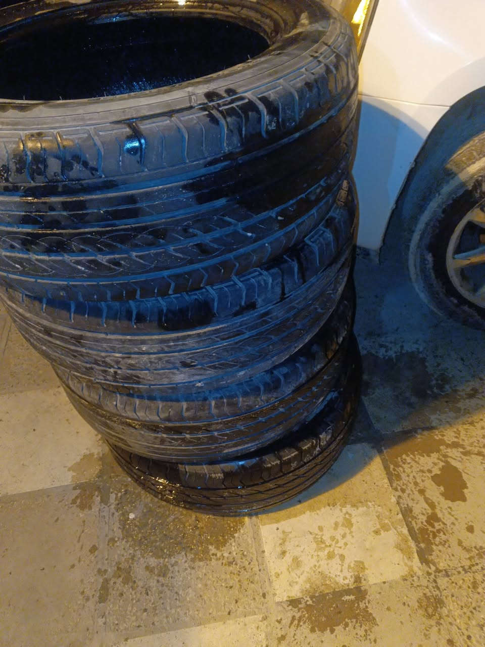 السلام وعليكم 
تخم تاير نضيف حجم 20/ 55 / 275
مكاني بصره ابي الخصيب عويسان سعرهن 75 الف 
***********
